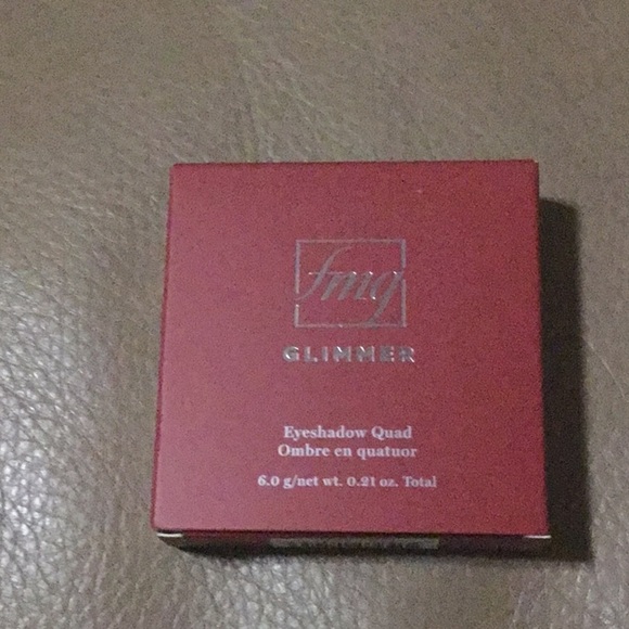 Fmg Glimmer eyeshadow quad color is called Legend - Picture 4 of 6